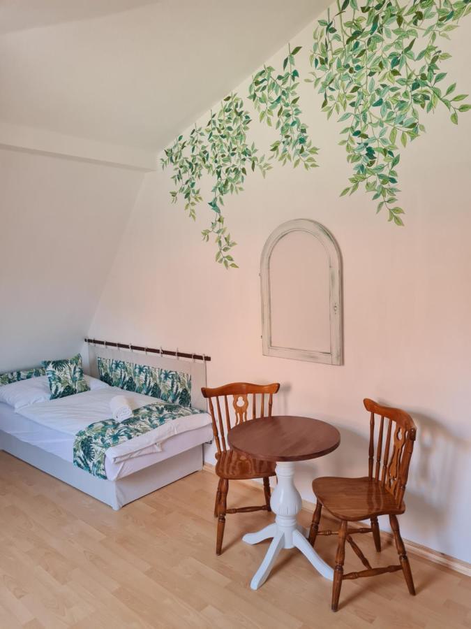 Tulipanvendeghaz Hotell Keszthely Exteriör bild