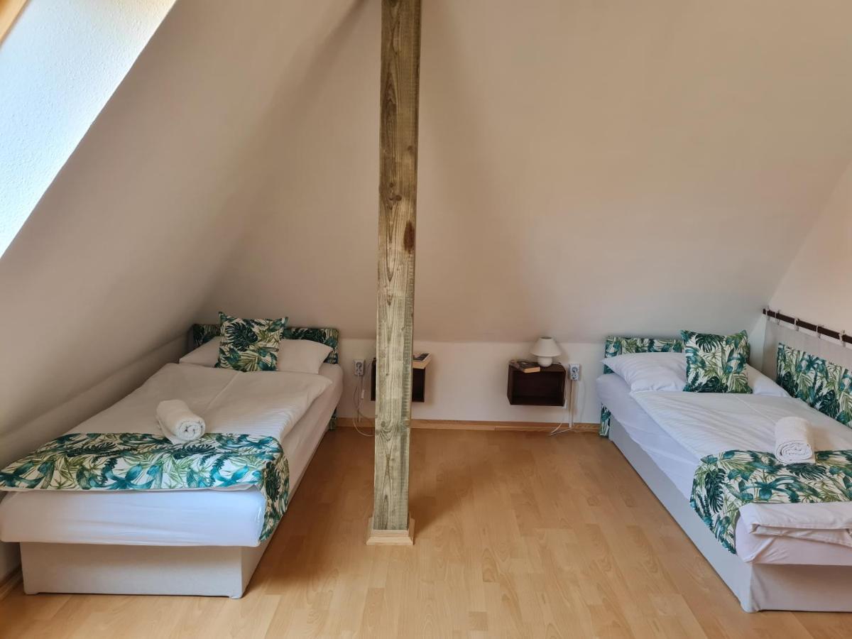 Tulipanvendeghaz Hotell Keszthely Exteriör bild