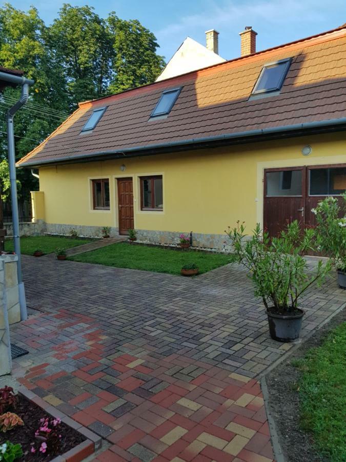 Tulipanvendeghaz Hotell Keszthely Exteriör bild