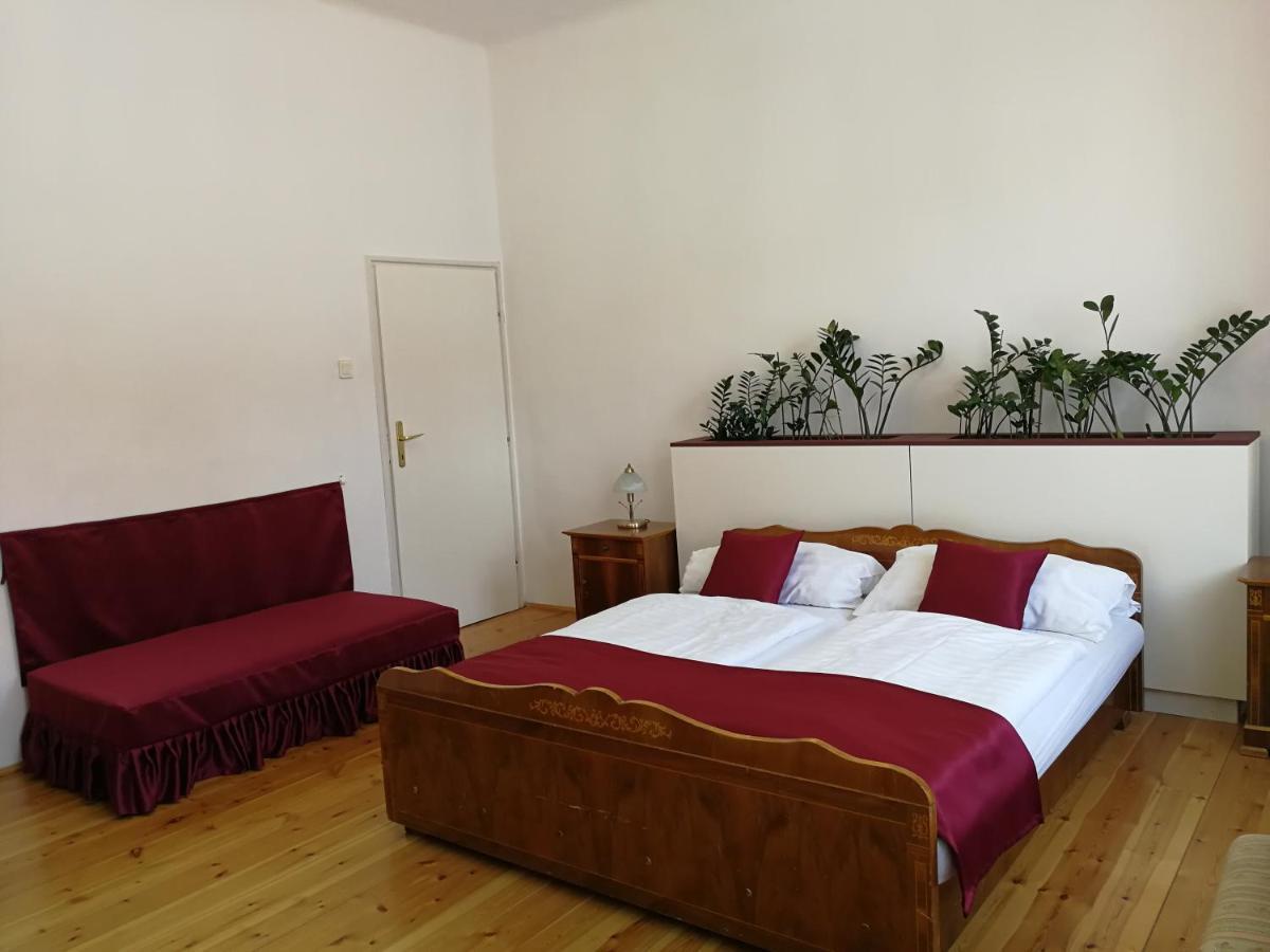 Tulipanvendeghaz Hotell Keszthely Exteriör bild